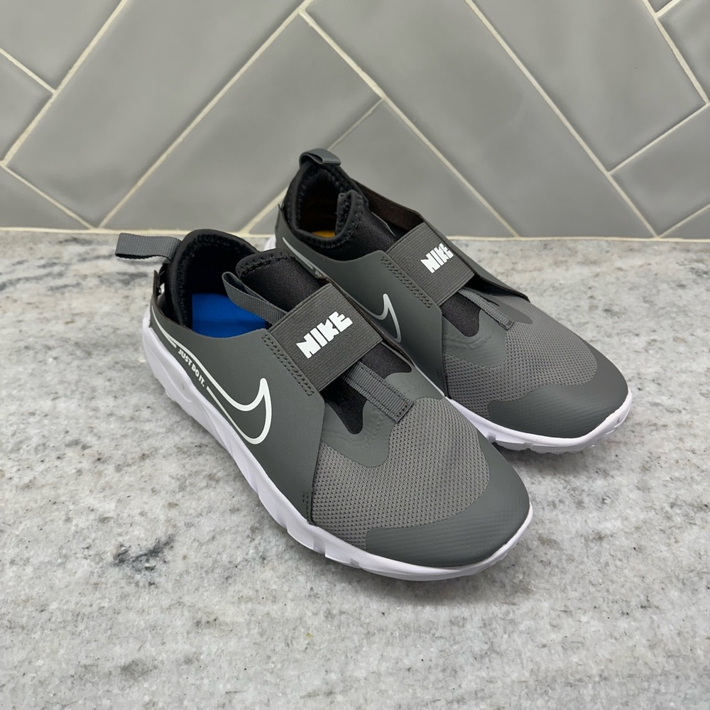 Nike Flex Runner 2 Kids Gray Slip-On Sneakers